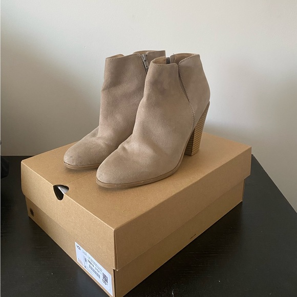 Faux Suede Banana Republic Grey Booties - Picture 2 of 7